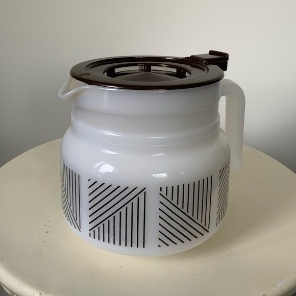 Arc milk glass coffee carafe - vintage - France - 48 fl oz - Picture 5 of 7